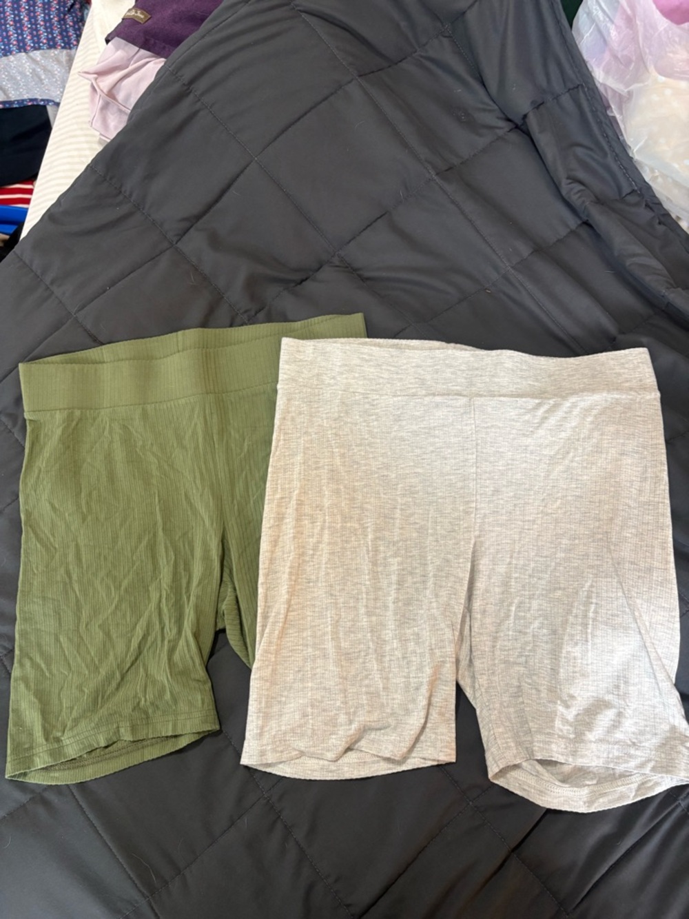 Old Navy Olive Green and Light Gray Women's Bike Shorts - 2 Pack